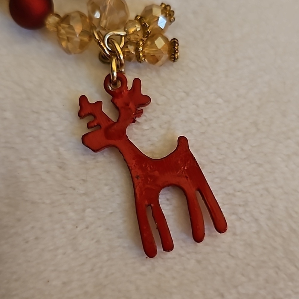 Glass Beaded Chain Glitter Reindeer Pendant Christmas Necklace - Picture 7 of 7